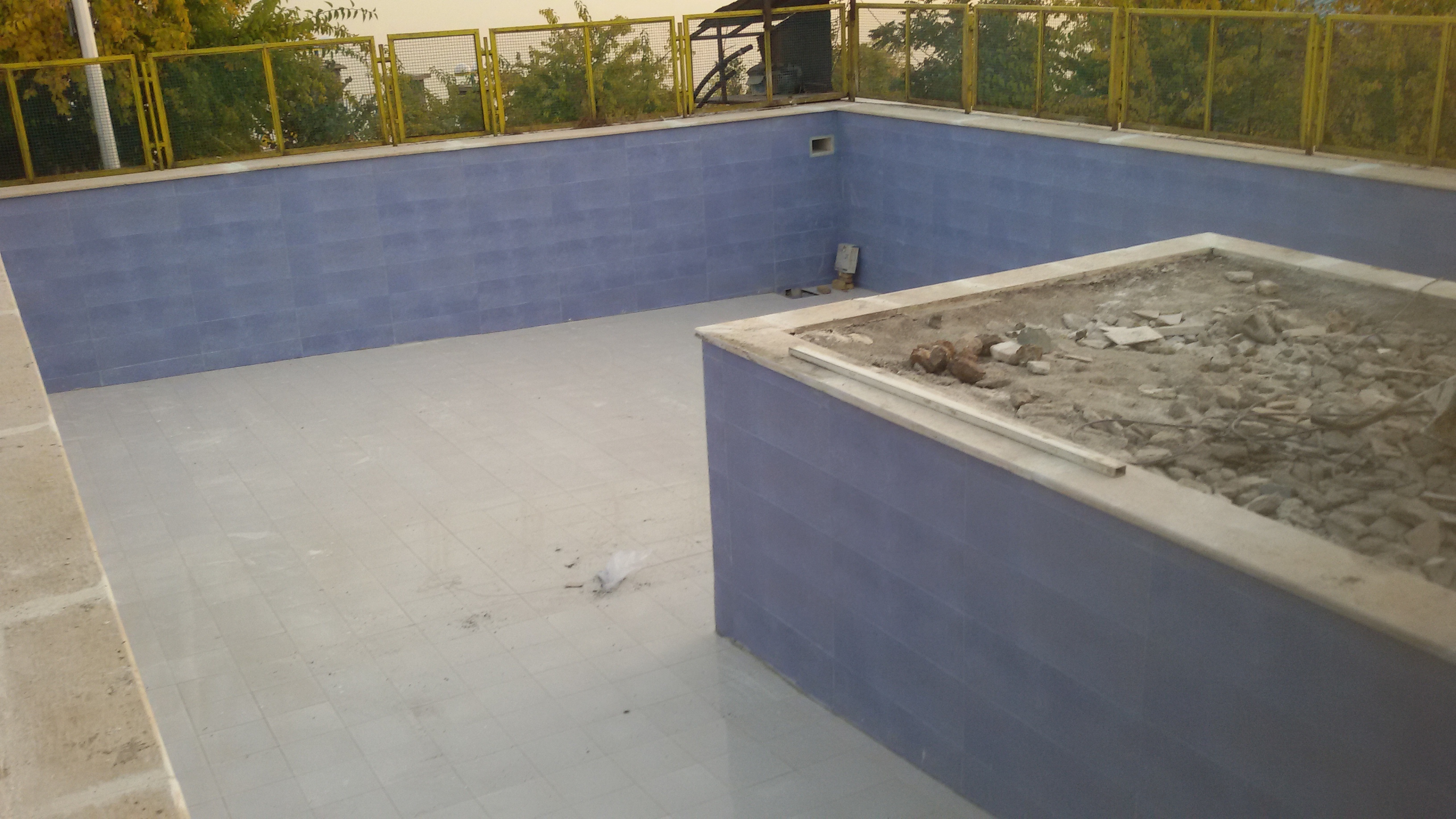 تصویر گالری پروژه بازسازی و نوسازی کامل استخر روباز - Arya Tavan Andish Co