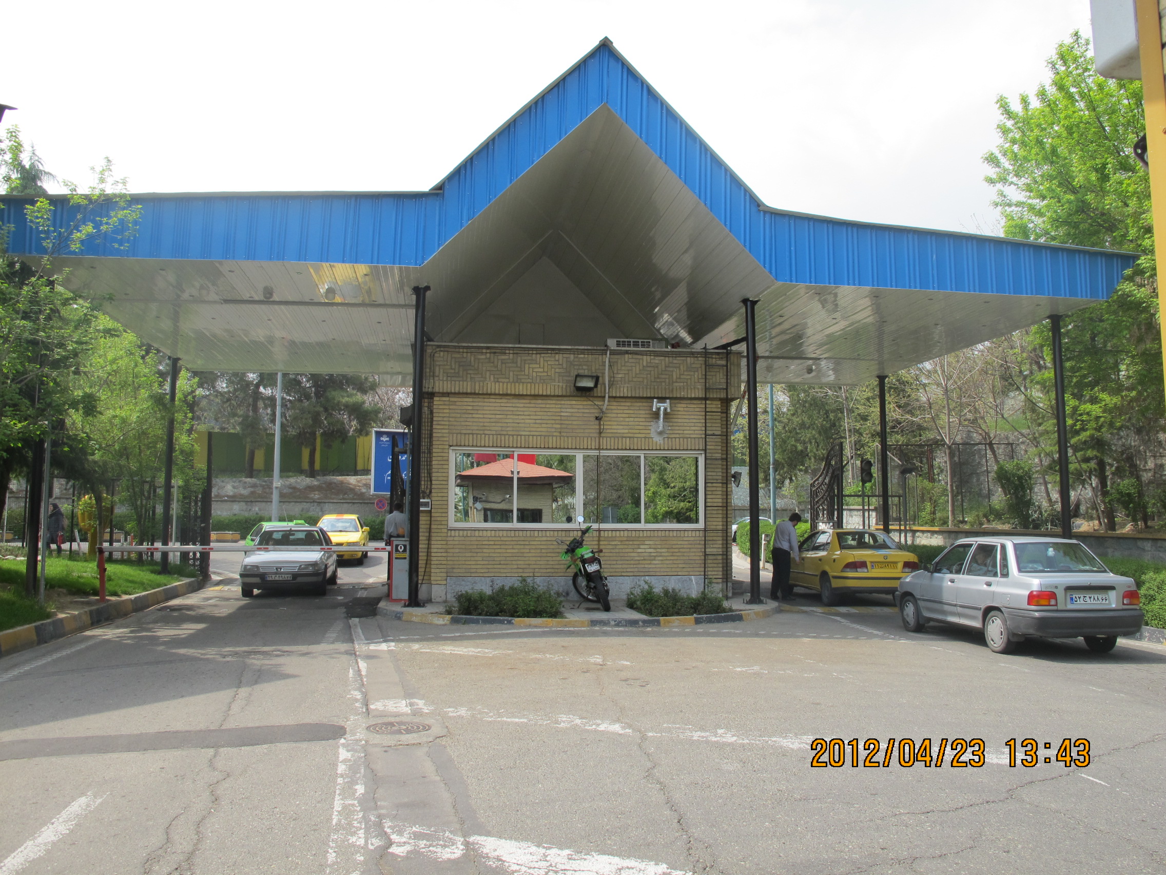 تصویر گالری پروژه طراحی و اجرای سردر ورودی   - Arya Tavan Andish Co